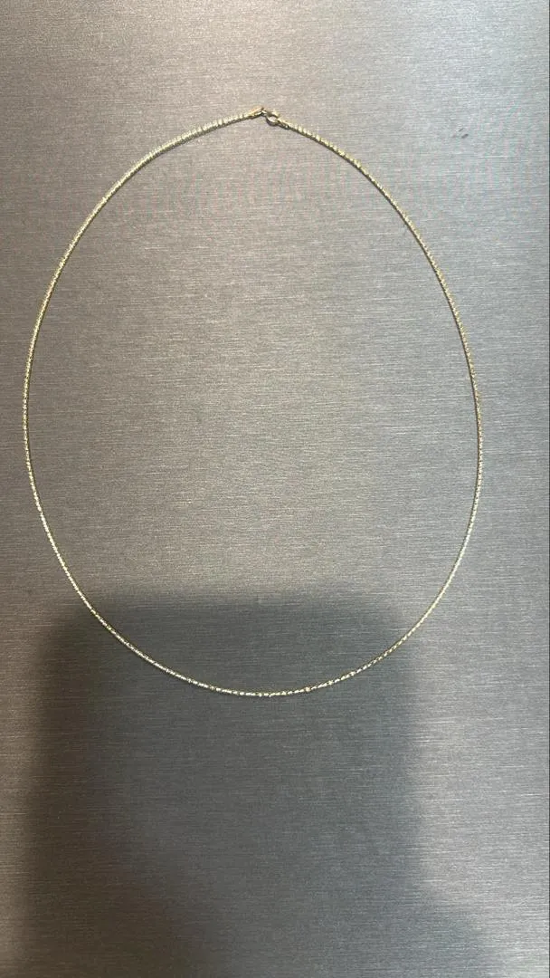 طوق طلا ظریف با بافت ریز - 0.880 گرم، تصویر ژورنالی | عکاسی صنعتی